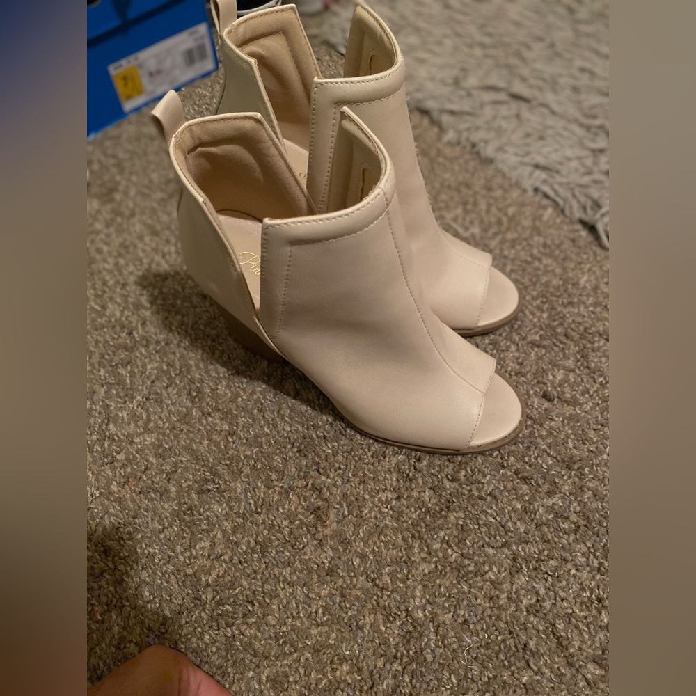 Open toed dress shoes from Pink Lily!